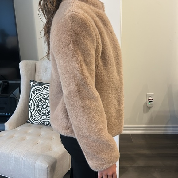 MAGASCHONI Oversized Soft Beige Plush Faux Fur Short Coat Size XS - Picture 3 of 11